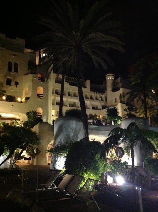 Hotel abends vom Pool fotografiert Dreams Jardín Tropical