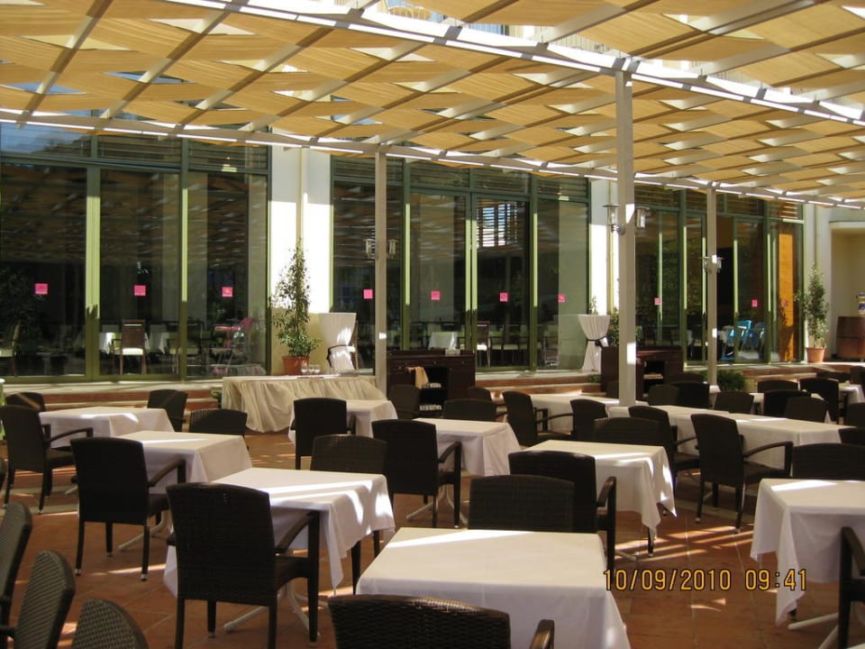 Außenanlage des Restaurants Arum Barut Collection