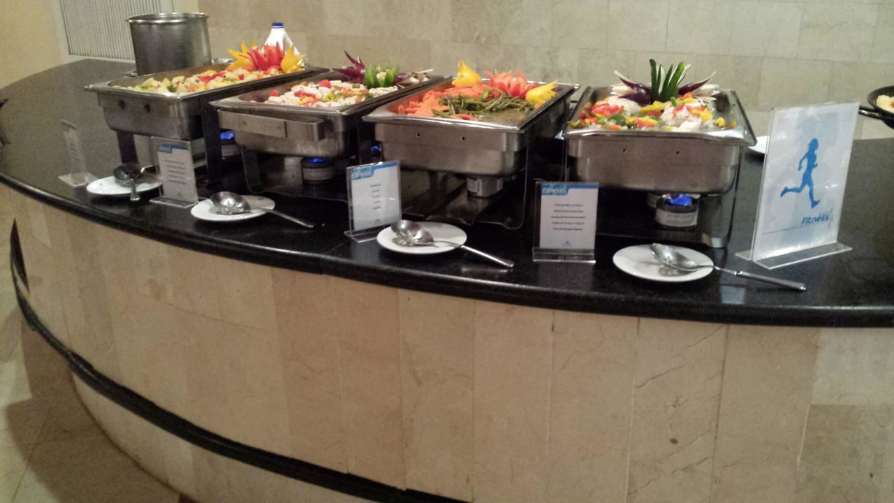 Fitnessecke am Buffet  Grand Palladium Select Bávaro Resort & Spa