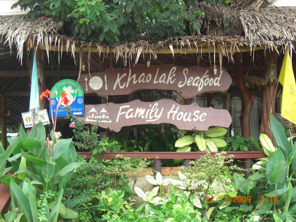 Eingang zum Family Seafood Restaurant Khao Lak Family Home