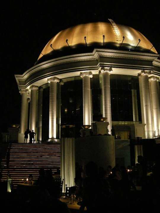 Treppe zum Restaurant/Bar auf dem Dach des Hotels Hotel Lebua At State Tower