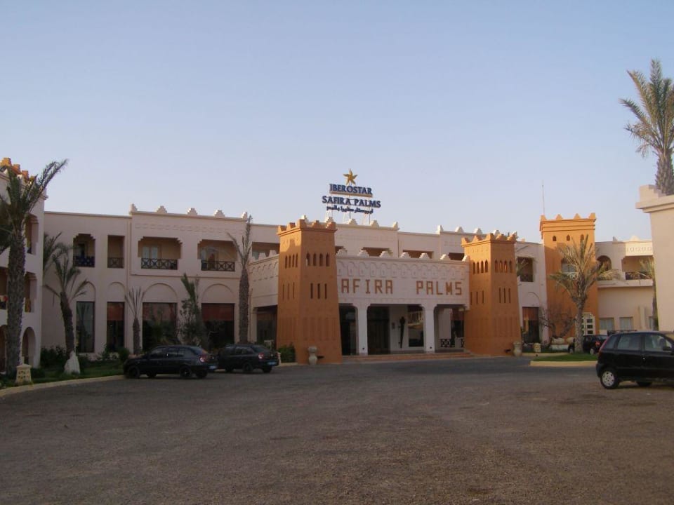 Wejście do hotelu Vincci Safira Palms