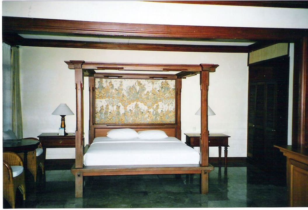 Bett in der Suit Beachwing Puri Santrian