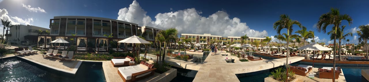 Pool Dreams Onyx Resort & Spa