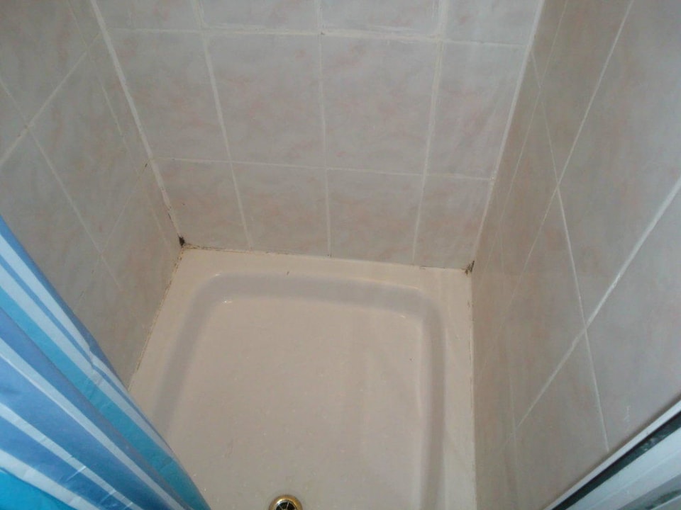 Und noch mehr Schimmel in der Dusche Whiteleaf Hotel