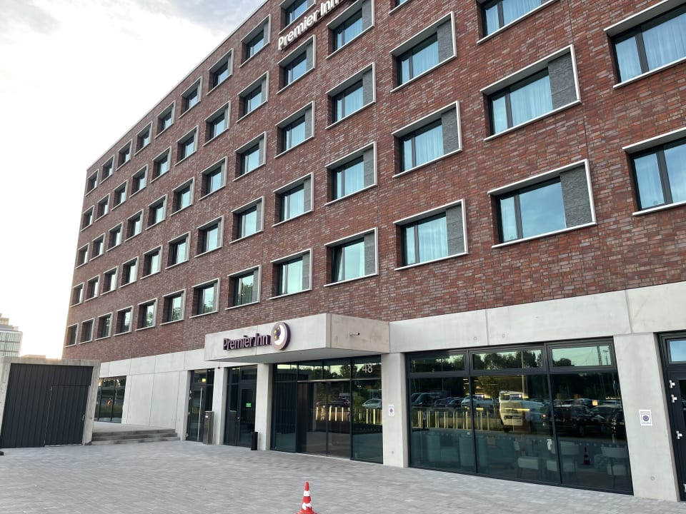 Außenansicht Premier Inn Karlsruhe City Am Wasserturm