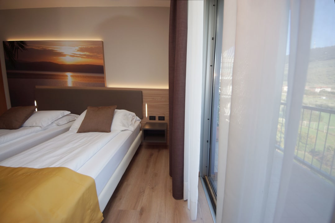 Zimmer Ambassador Suite Hotel