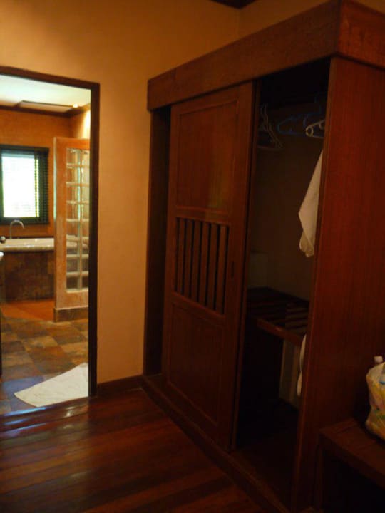 Diele mit Kleiderschrank & Badeingang The Andamania Beach Resort & Spa