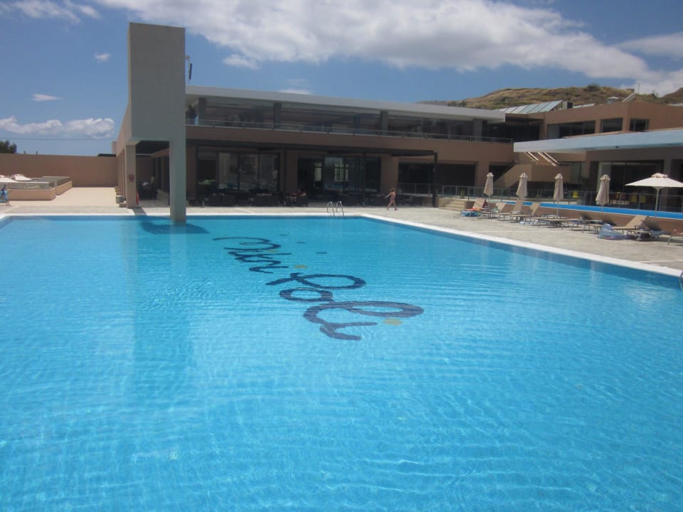Teil des Pools mit Restaurant in der 1 Etage Atlantica Mikri Poli Kos