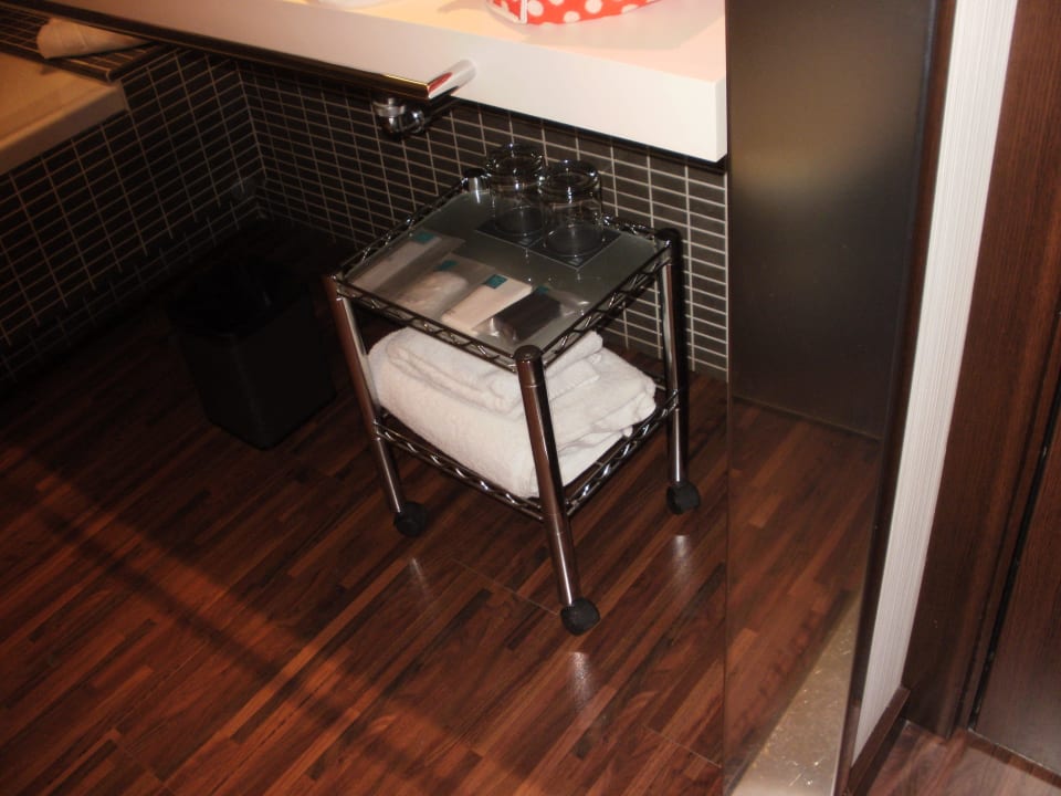 Badezimmer (unterm Waschtisch) Hotel AC Alicante