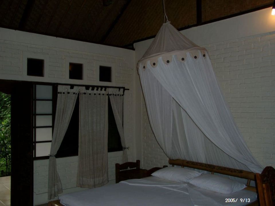 unser Hotelzimmer von innen Pondok Sari Beach Resort & Spa