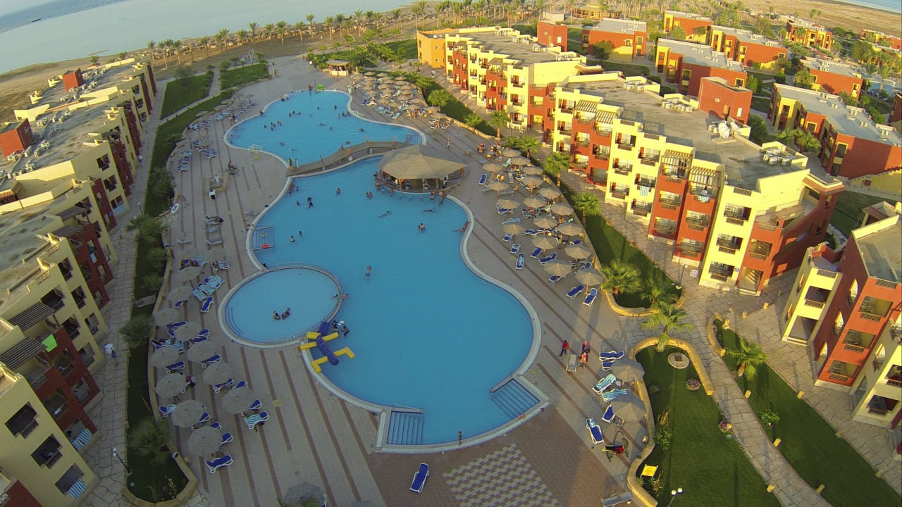 "Pool Area" Royal Tulip Beach Resort (Marsa Alam) • HolidayCheck (Marsa