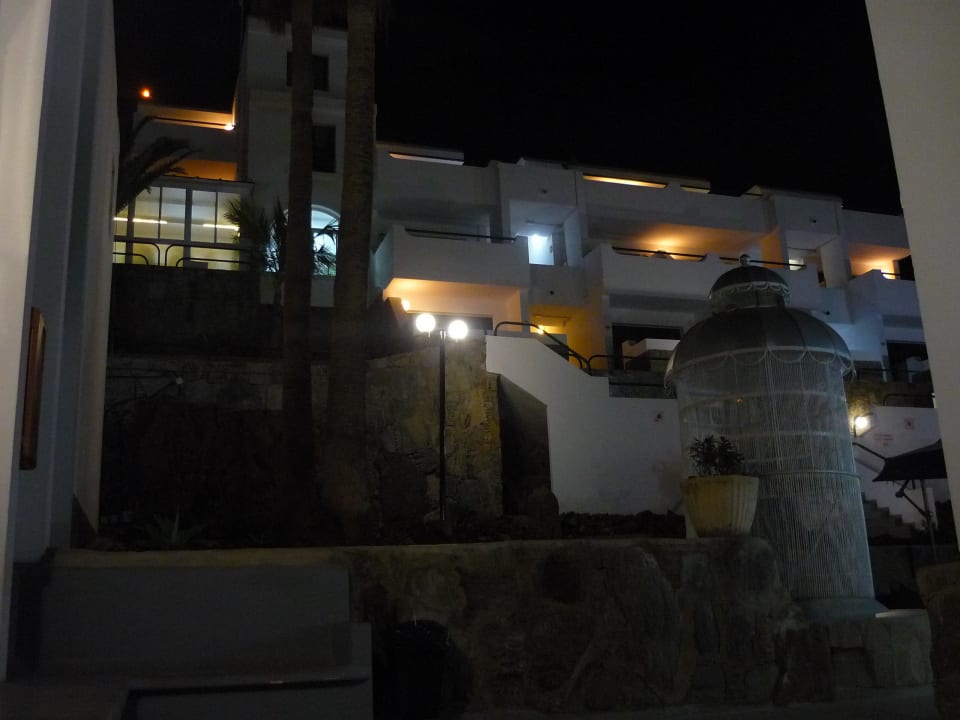 Außenansicht bei Nacht Apartamentos Canaima - Adults only