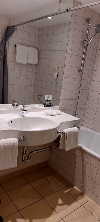 Zimmer H+ Hotel Bochum