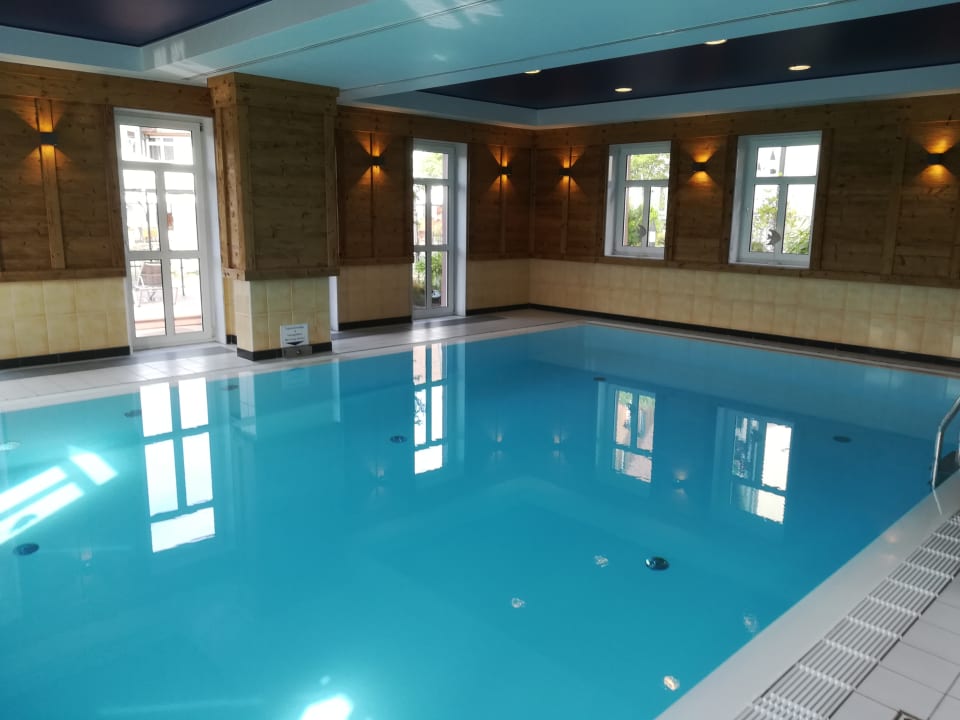 Pool Seehotel Niedernberg