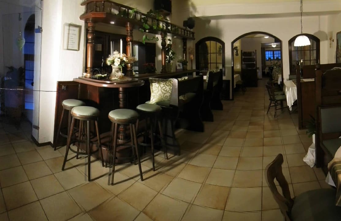 Vorderer Gastraum mit Theke Rhön Stern Hotel
