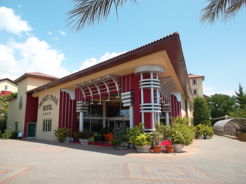 Hoteleingang Hotel Orfeus Park