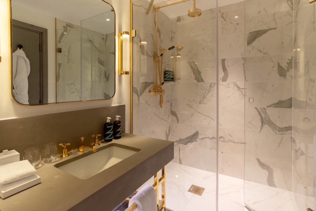 Zimmer Hart Shoreditch Hotel London, Curio Collection by Hilton