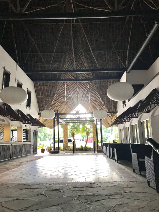 Lobby Bahari Beach Hotel