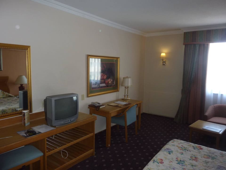 Büro mit Alt TV Safari Court Hotel