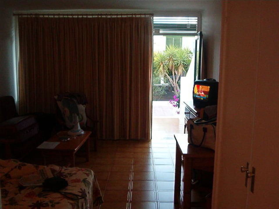 Zimmer mit Blick zur Eingangstür Apartamentos Arena Dorada