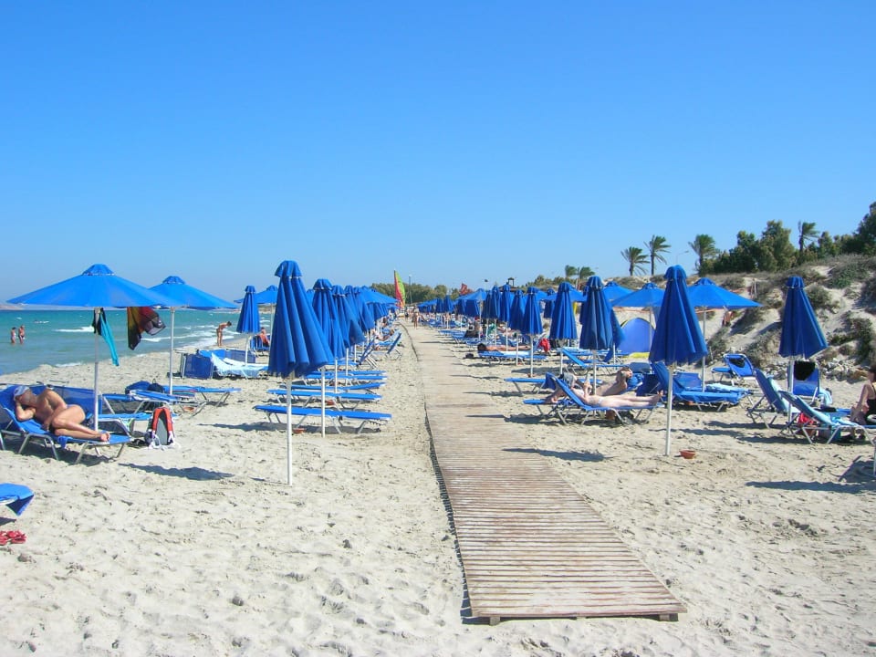 Tak wygląda plaża hotelowa. Grecotel Casa Paradiso