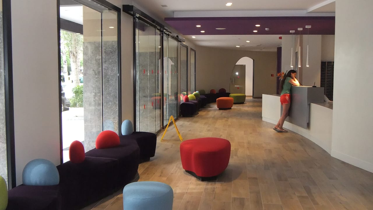 Lobby California Apartments