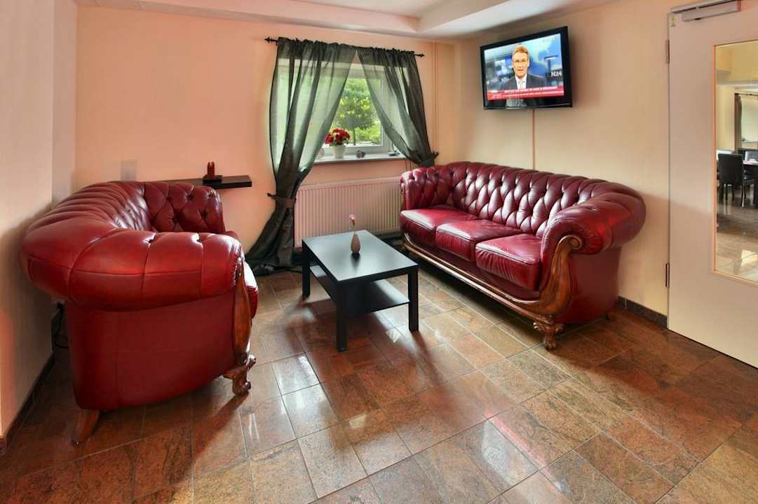 Hotellobby vor der Rezeption PLAZA INN Hamburg Moorfleet