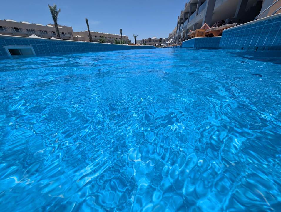 Pool Diamond Beach by Pearl Resort