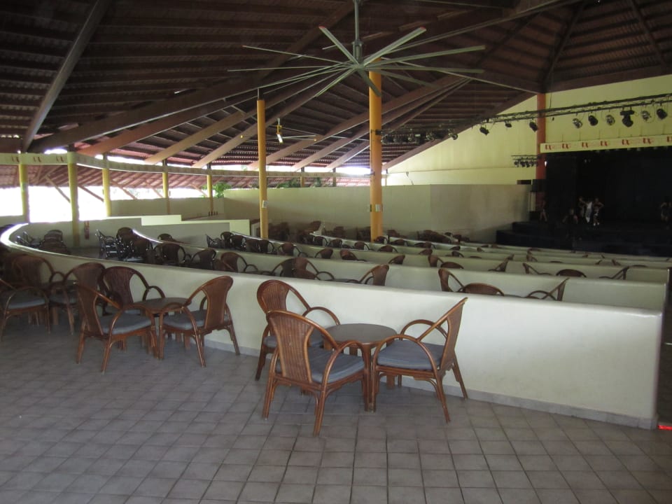 Theater Hotel Grand Palladium Palace Resort, Spa & Casino