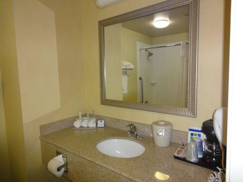 Bad Holiday Inn Express & Suites Merced - Yosemite Natl Pk Area