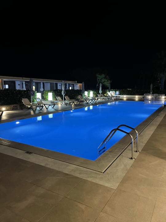 Pool Petousis Hotel & Suites