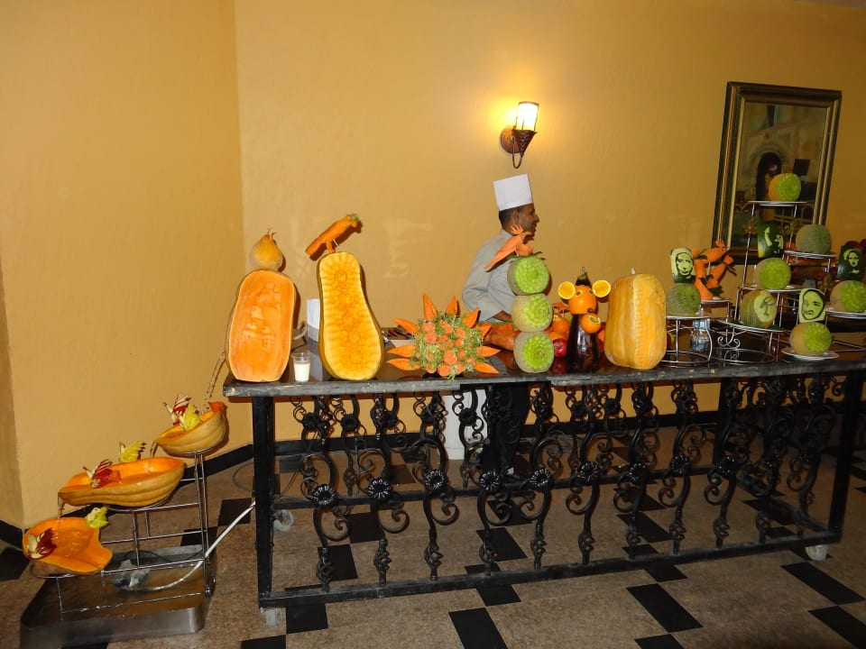 Kunstwerke aus Obst und Gemüse Beach Albatros Resort