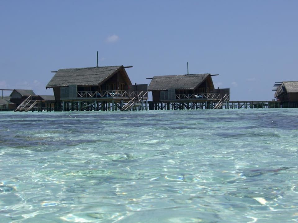 Frontansicht Wasservillen Ostseite LUX South Ari Atoll