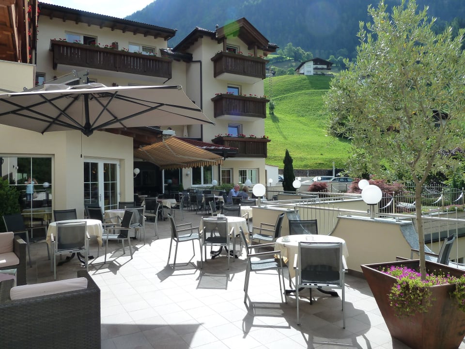 Terrasse zum Genießen Hotel Wiesenhof Garden Resort