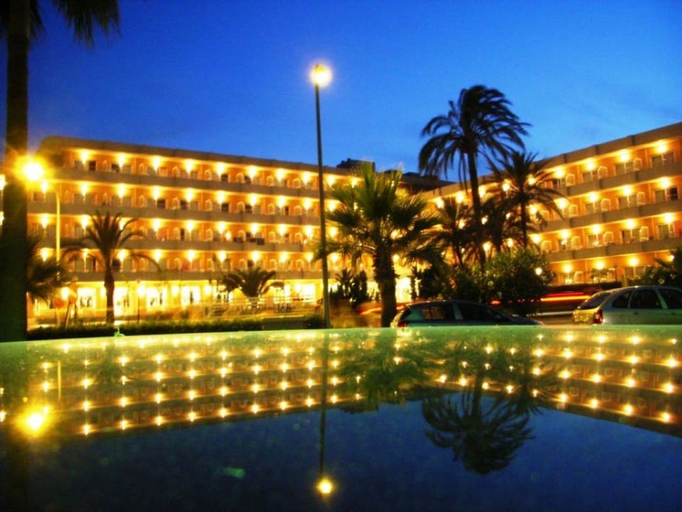 Aussenansicht Hotel bei Nacht JS Alcudi Mar