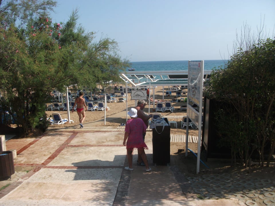 Weg zum Strand Alba Resort Hotel