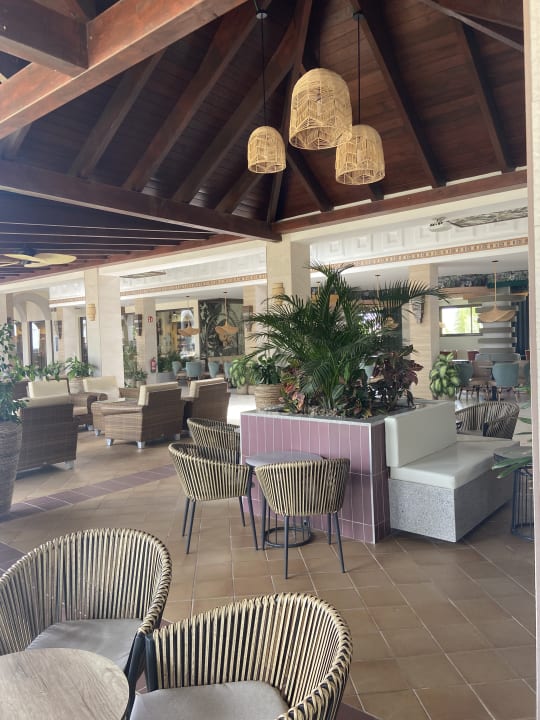 Lobby Hotel Riu Karamboa