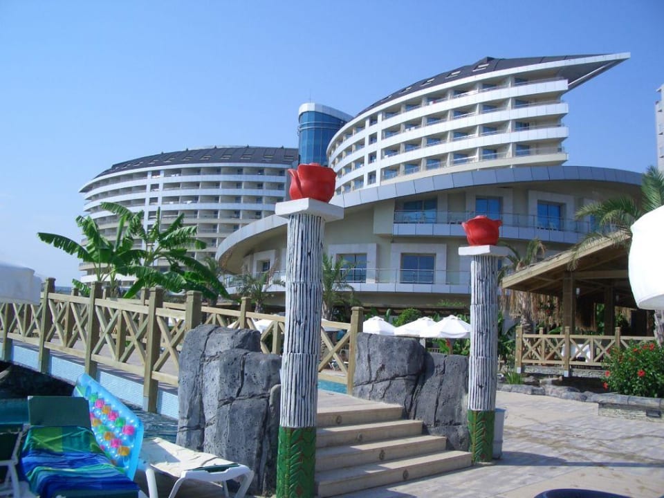 Poolanlage Royal Wings Hotel