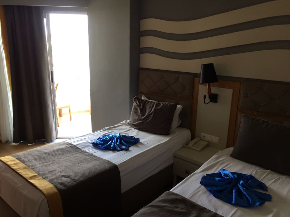 Zimmer Saturn Palace Resort Hotel