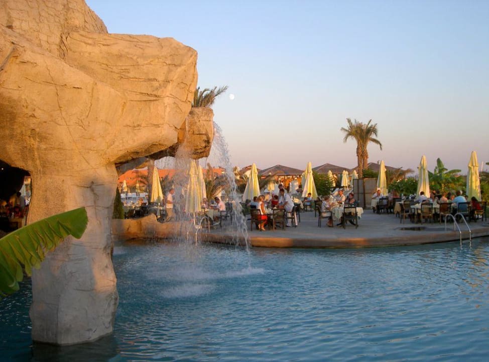 Waterfall-Restaurant mit Pool Sunrise Resort Hotel