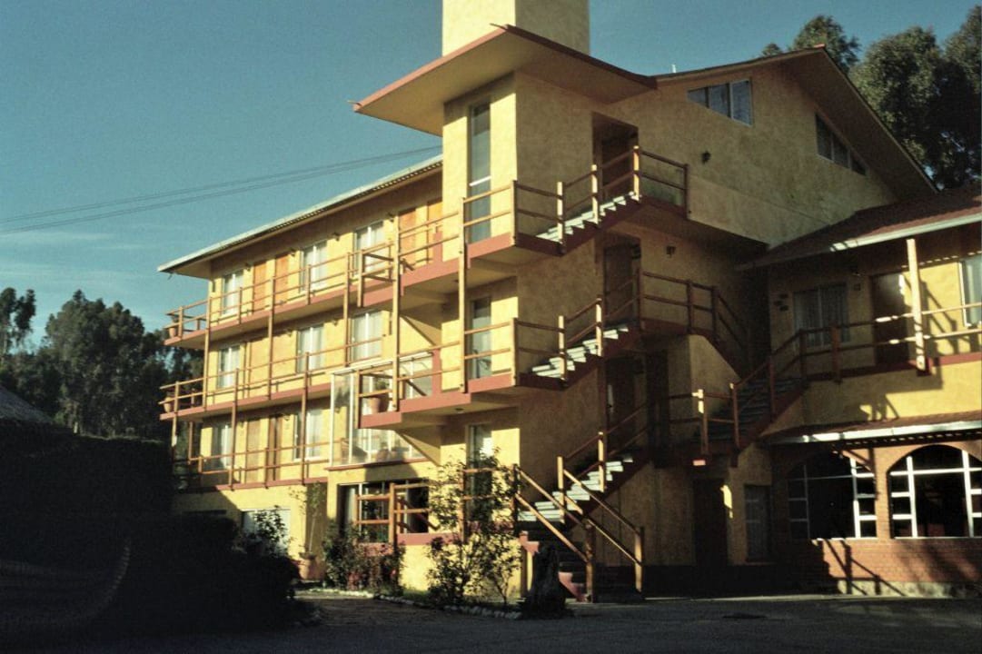 Haupthaus des Hotels linker Teil  Inca Utama Hotel