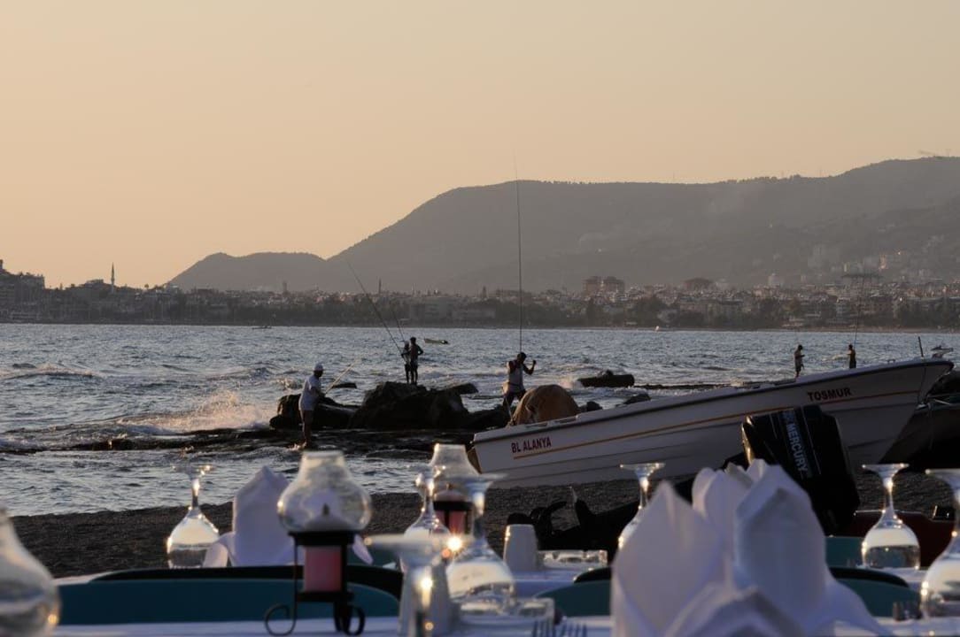 Beachrestaurant in Abendstimmung Grand Kaptan