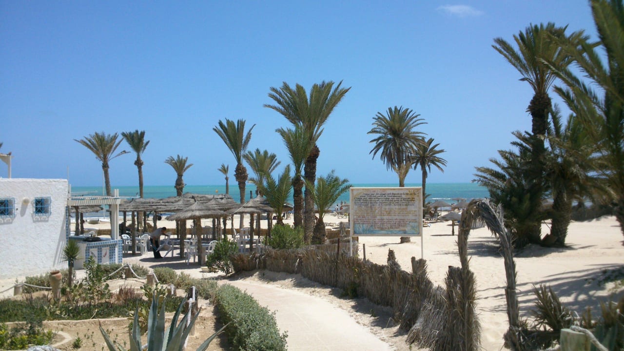 Der Weg vom Hotel zum Strand Hotel Sangho Club Zarzis