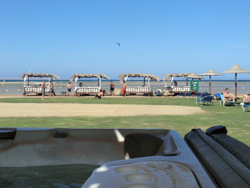 Blick vom Jacuzzi zum Meer JAZ Aquamarine Resort