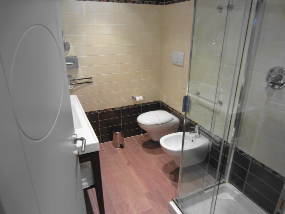 Badbereich Grand Hotel Forlì