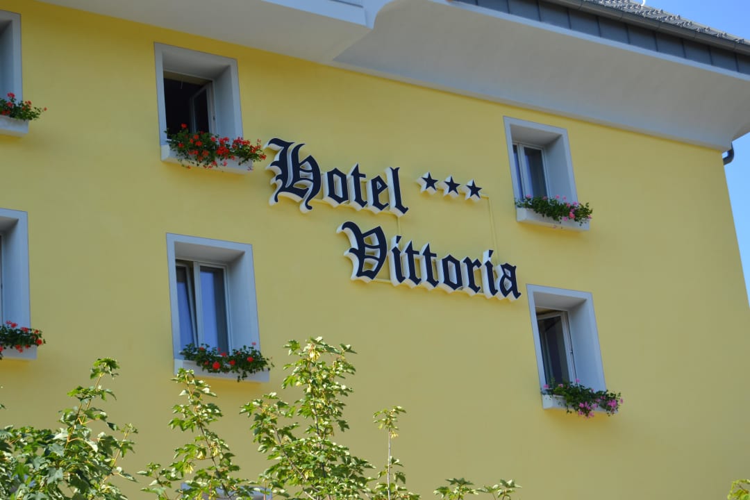 Hotel Vittoria scritta Hotel Vittoria