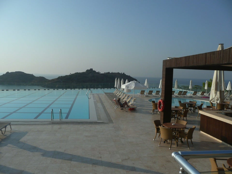 Oberer Pool mit Bar TUI BLUE Seno - Adults Only