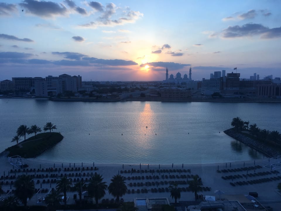 Ausblick beim Sonnenuntergang Fairmont Bab Al Bahr