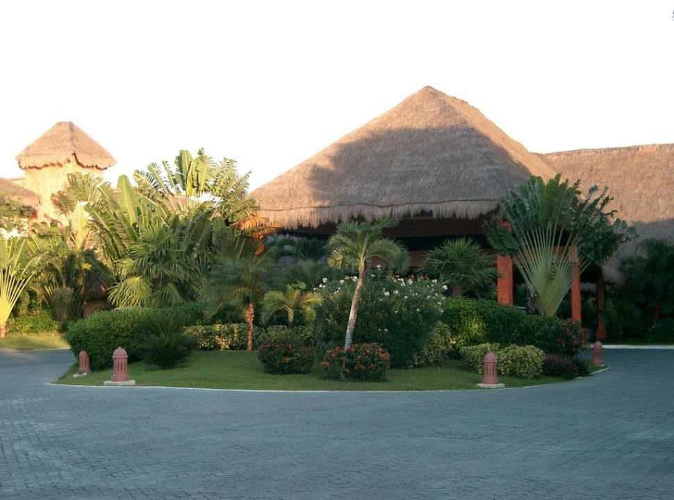 Hoteleinfahrt Iberostar Waves Quetzal